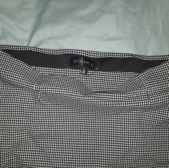 🌺Moving Sale!🪴 Gray plaid Dynamite pencil skirt. - Picture 2 of 5